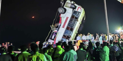 পদ্মায় বাস দুর্ঘটনা: উদ্ধার অভিযানে ২৬ মরদেহ